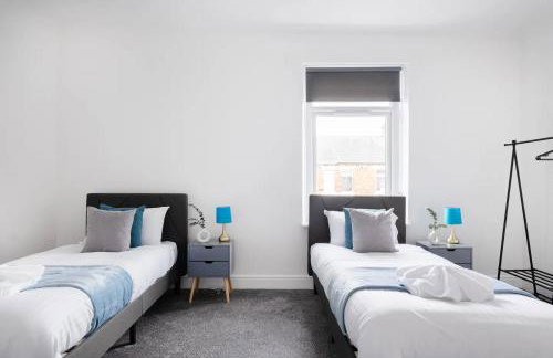 Recently renovated stylish home parking - Pass the Keys - Photo 26