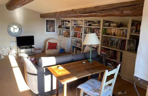 In Gordes, facing the entire Luberon Park a beautiful 5 bedrooms house - Photo 26