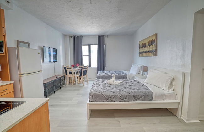 Deluxe Studios and Apartments at the Casablanca - Photo 110