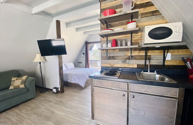 Calm Waters Cabin Resort - Photo 32