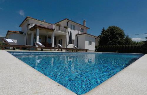 Villa Latica - Foto 1