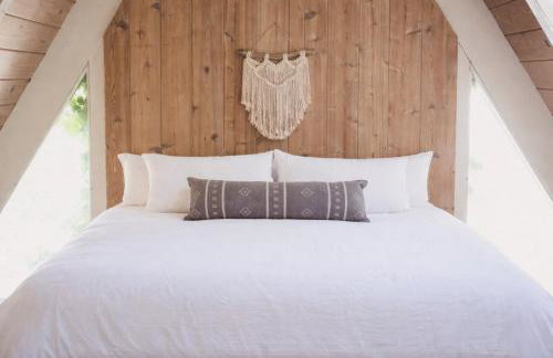 Clarity Cabin A-Frame Sanctuary w Hot Tub Fireplace Grill AC Hammock Chairs Fire Pit Pets OK - Foto 7