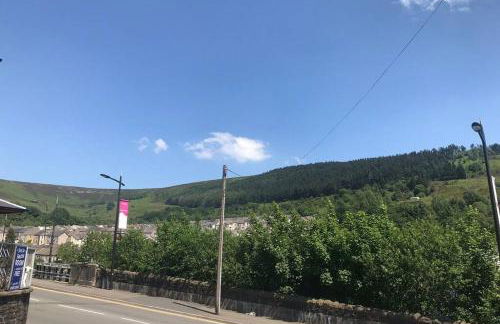 Tranquil Welsh Mountain Gem, Abertillery, Wales - Foto 63