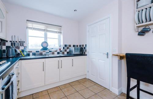 Relaxing 3 Bedroom Chester Home with garden - Photo 29