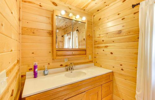 Deadwood Wolf Cabin with Fire Pit and Grill - Foto 14