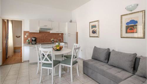 2 Bedroom Awesome Apartment In Labin - Foto 5