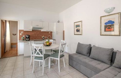 2 Bedroom Awesome Apartment In Labin - Foto 5