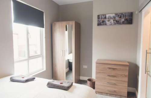 LYNNTON HOUSE Stunning 6 bed Town Centre House ALL with En-Suites Prime Location Tamworth - Foto 35