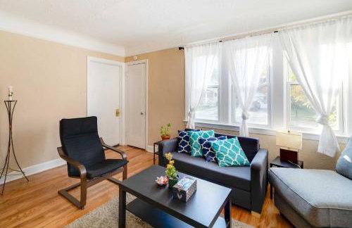 Ferndale Apartment with Yard - Near the Detroit Zoo! - Foto 4