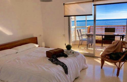 Stunning Sea View - Photo 13