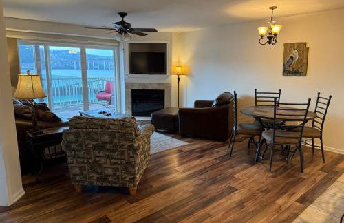 Lake Front and Calm Waters at Miramar 3BR 2BA - Photo 2