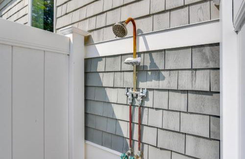 Coastal-Modern Home Less Than 3 Mi to Charlestown Beach! - Foto 27