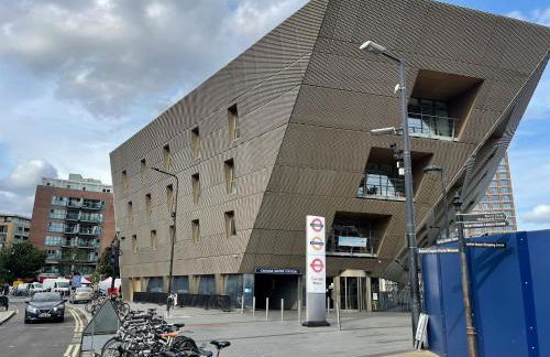 Riverside 1BR with Easy Transport 20min to City Centre - Photo 33