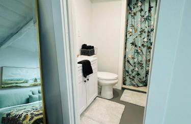 Luxury 4-Bedroom Container Home, Hot-Tub & Firepit - Foto 25