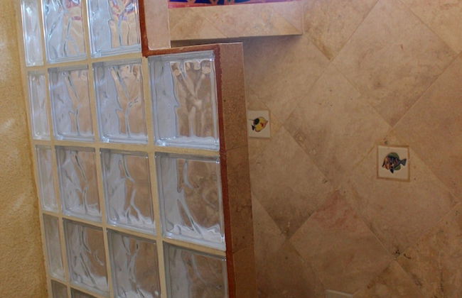 Mid-century Ocean View Apartment - Photo 19