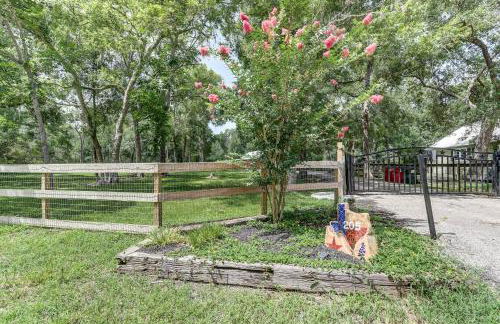 The San Bernard River waterfront provides private access to a spa, boat ramp, and jet skiing - Photo 42