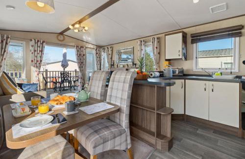 Retreat at the Lake - Fishing Lakes, Heated Outdoor Swimming Pool 500yrds on Sister Park , Pool Open April to September - Foto 18