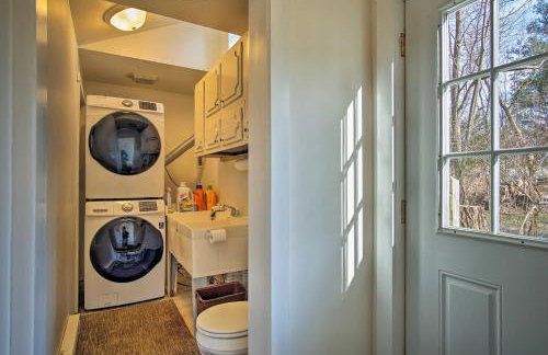 Harbert Cottage with Fire Pit Half Mile to Beach! - Foto 34