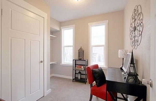 Historic Downtown Victorian Home - Photo 12