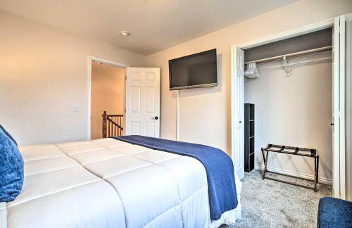 Sleek Escape with Balcony Less Than 1 Mi to 5th Avenue! - Photo 20