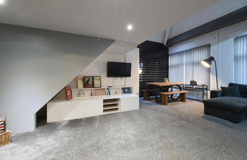 Penthouse Warehouse Slps 18 (61) - Photo 2