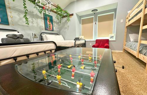 Garland Treehouse Villa: Patio Feasts & Creekside by Vacation Your way - Foto 1