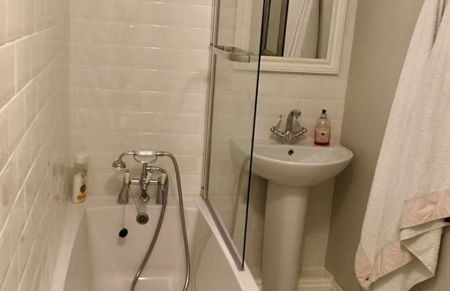 Beautiful 1BR in Historic St Aubin House - Foto 24