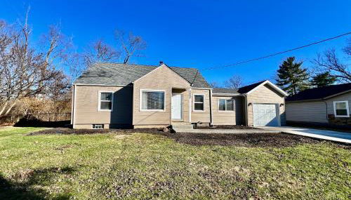 Charming 4BR Home in Liberty Township w Large Deck - Foto 2