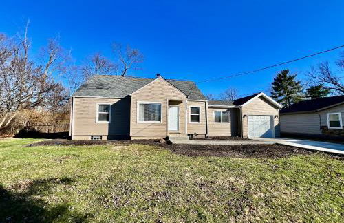 Charming 4BR Home in Liberty Township w Large Deck - Foto 2