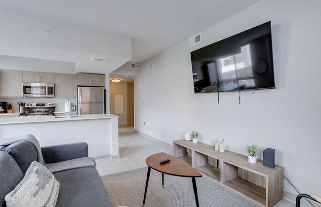 Cozy Condo Crystal City Rooftop - Photo 23