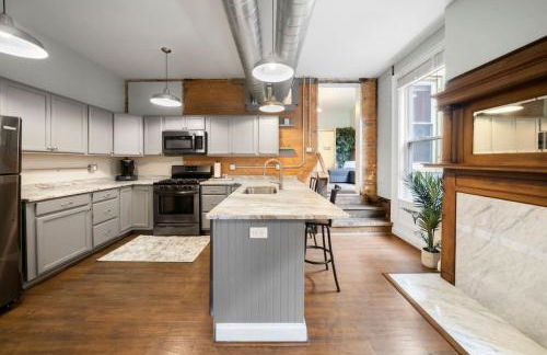 City Escape 2BR Steps to TQL near OTR and Downtown - Foto 10