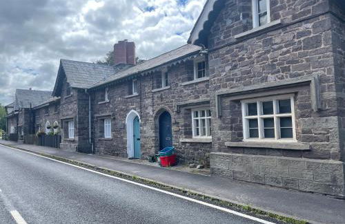 Yew Tree Cottage, 3 bedroom, 4 Church Row Defynnog - Photo 2