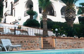 Villa del Golfo Urio with swimming pool shared by the two apartments it is essential to have a car - Foto 1