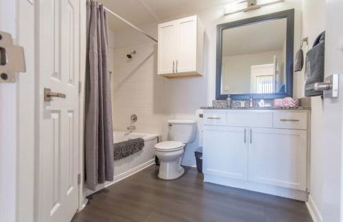 Boulevard Stays 1BR King Suite Pool Gym & Parking 01 - Foto 19