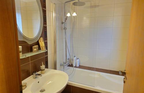 Pilea Comfy Home - Photo 19