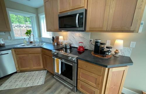 Romantic Cozy Cabin Walk to lake Hot tub Bikes Kayaks Grill - Foto 3