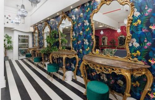 Luxury Mirror Party Pad with 4 Bedrooms! - Foto 2