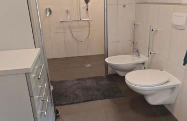 Haus 2 Etagen Garten 1 Badezimmer,1 Gäste Wc 200 Qm 5 Betten Gehoben mit Garten - Foto 18