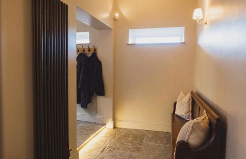 Luxury House Sleeps 14 With Secret Bar Near Bath - Photo 57