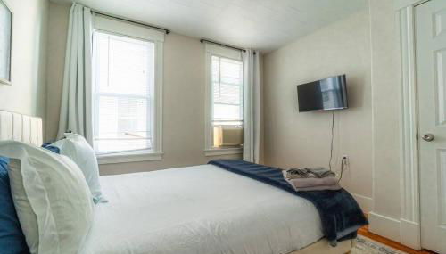 Walk to Downtown Salem with Arcade- Free Parking! - Foto 5