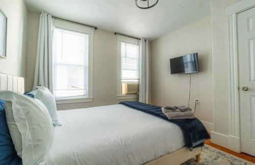 Walk to Downtown Salem with Arcade- Free Parking! - Foto 5