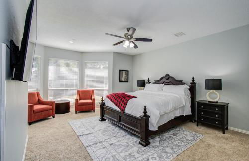 Luxury Pool Home Near Sugar Land Town Center - Photo 48