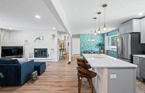 Spacious and Luxury Designed Ranch with Game Room - Foto 26