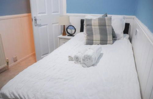 Beautiful 2 Bedroom house with big Garden & Parking fast wifi, and king size bed - Foto 19