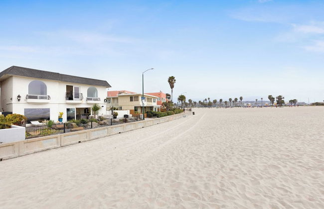 Shoreline by Avantstay Spectacular Beachfront Home w/ Fire Pit, Spa & Pool Table - Foto 4