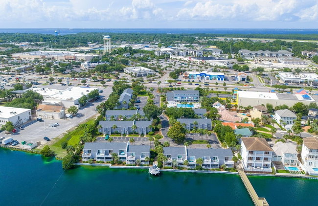 Southbay 33 Short walk to 300ft of Private Beach 3 Bedroom Townhome - Foto 1