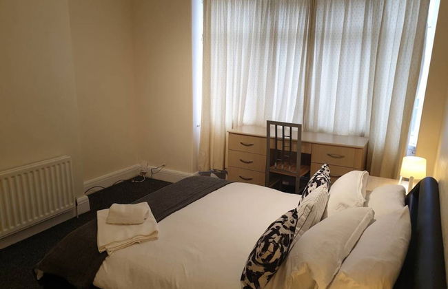 South Shield's Emerald 2 Bed Apartment - Photo 6