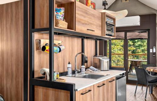 Luxury Tree Tent with Soaking Tub & Pizza Oven Near Waterfalls, Zirconia, North Carolina - Foto 6