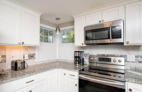 Cape Cod Cottage by Leavetown Vacations - Foto 12