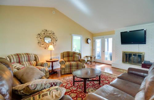 Smith Mountain Lake Getaway w/ Private Dock! - Foto 5